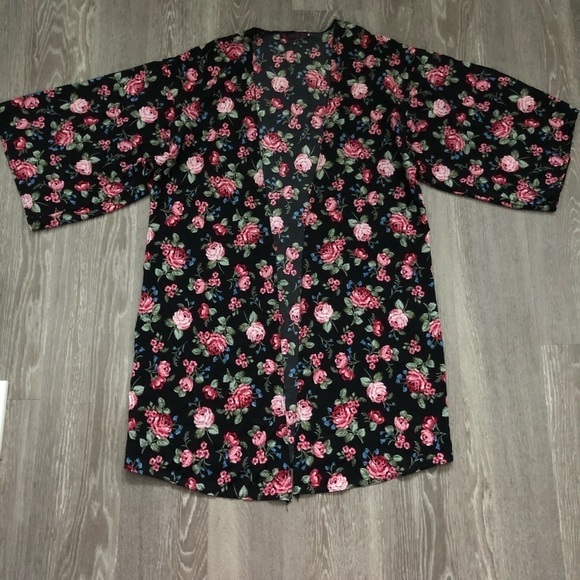 Myth Other - Floral Kimono by MYTH Size Medium‎